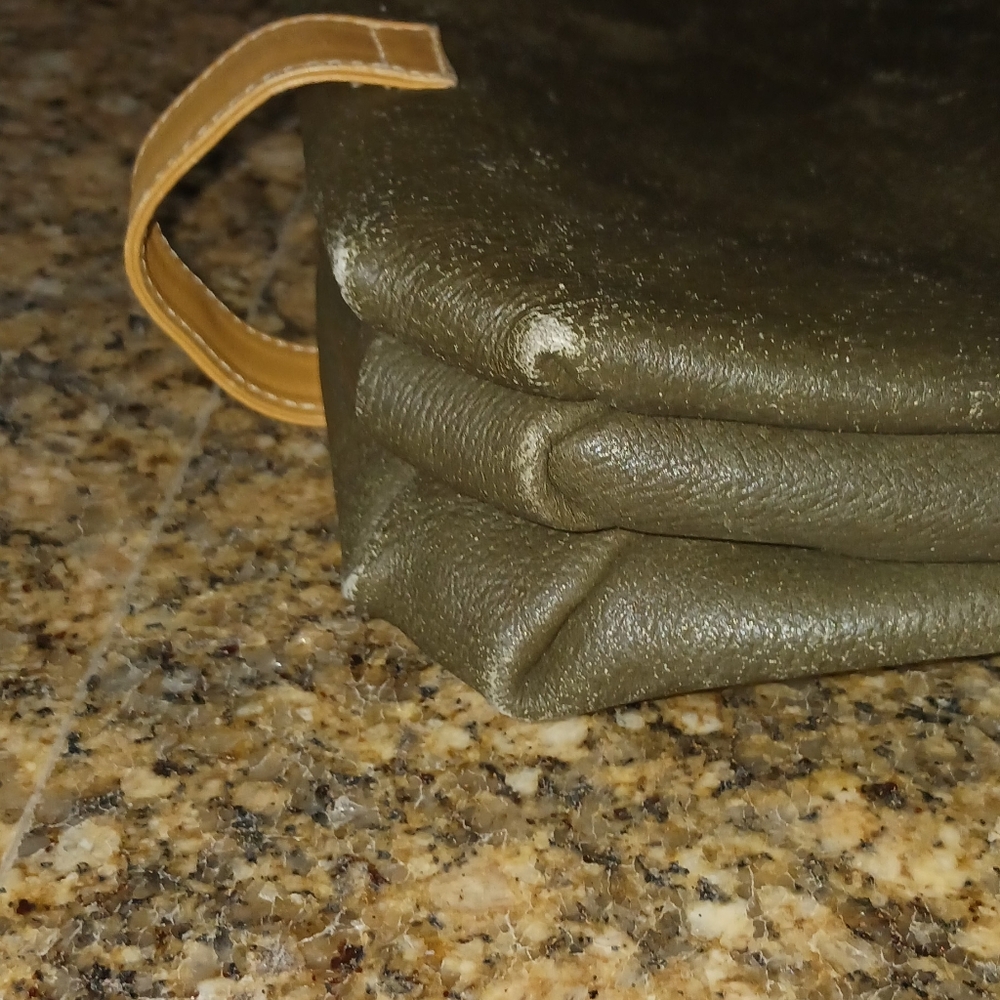 Gucci  Plus Vintage Leather Crossbody Messenger Bag. Accepting offers! - Picture 14 of 16
